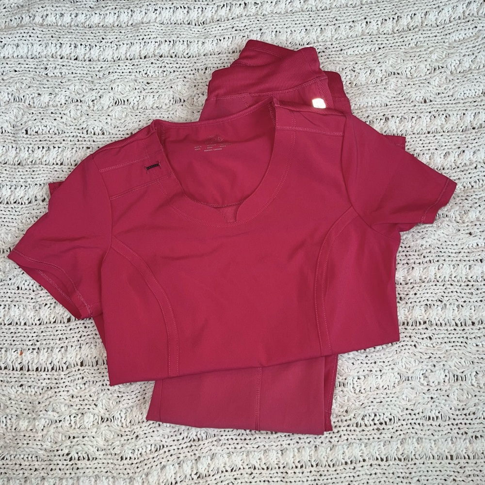 Womens Infinity XS pink scrub set.